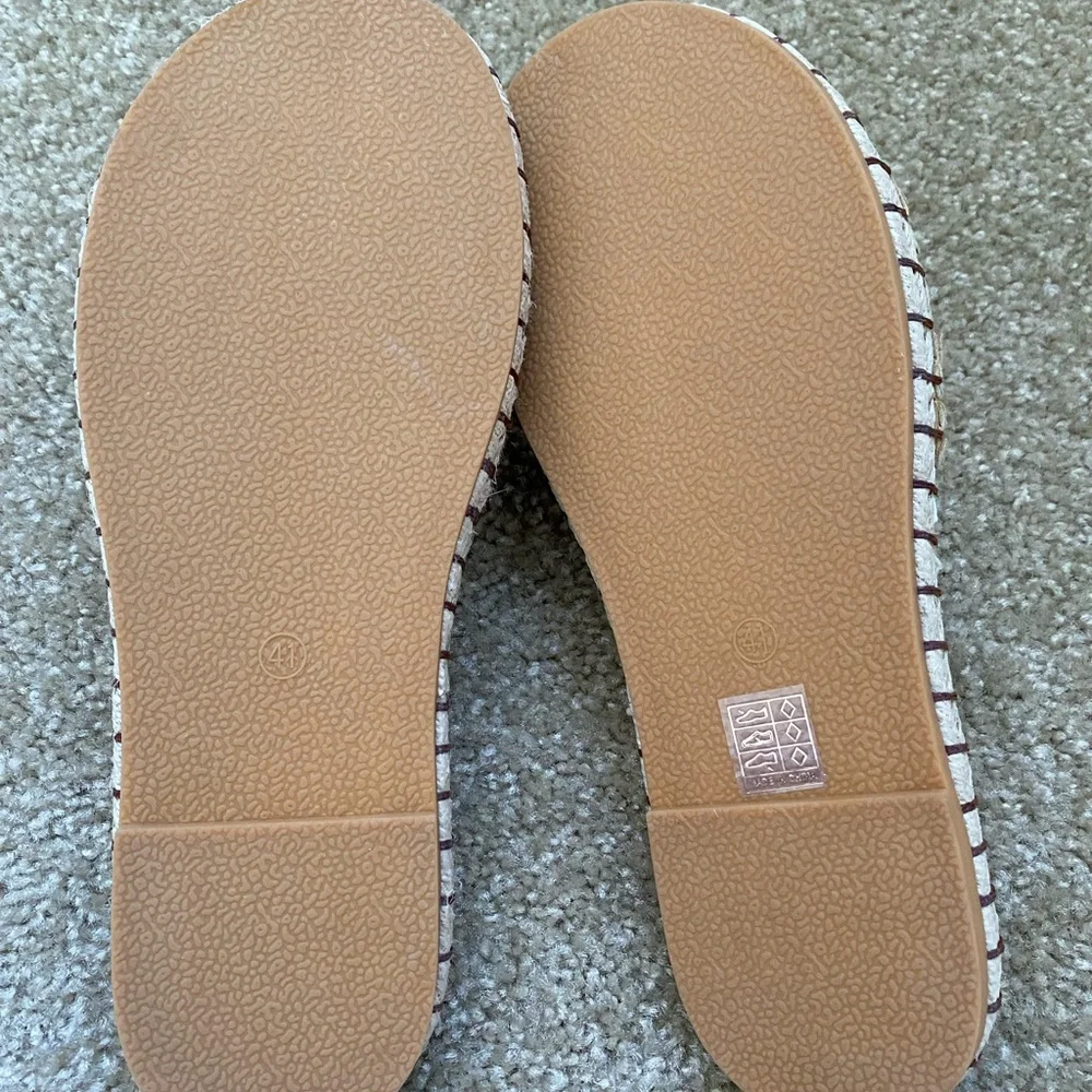 Sandals - Picture 2 of 2